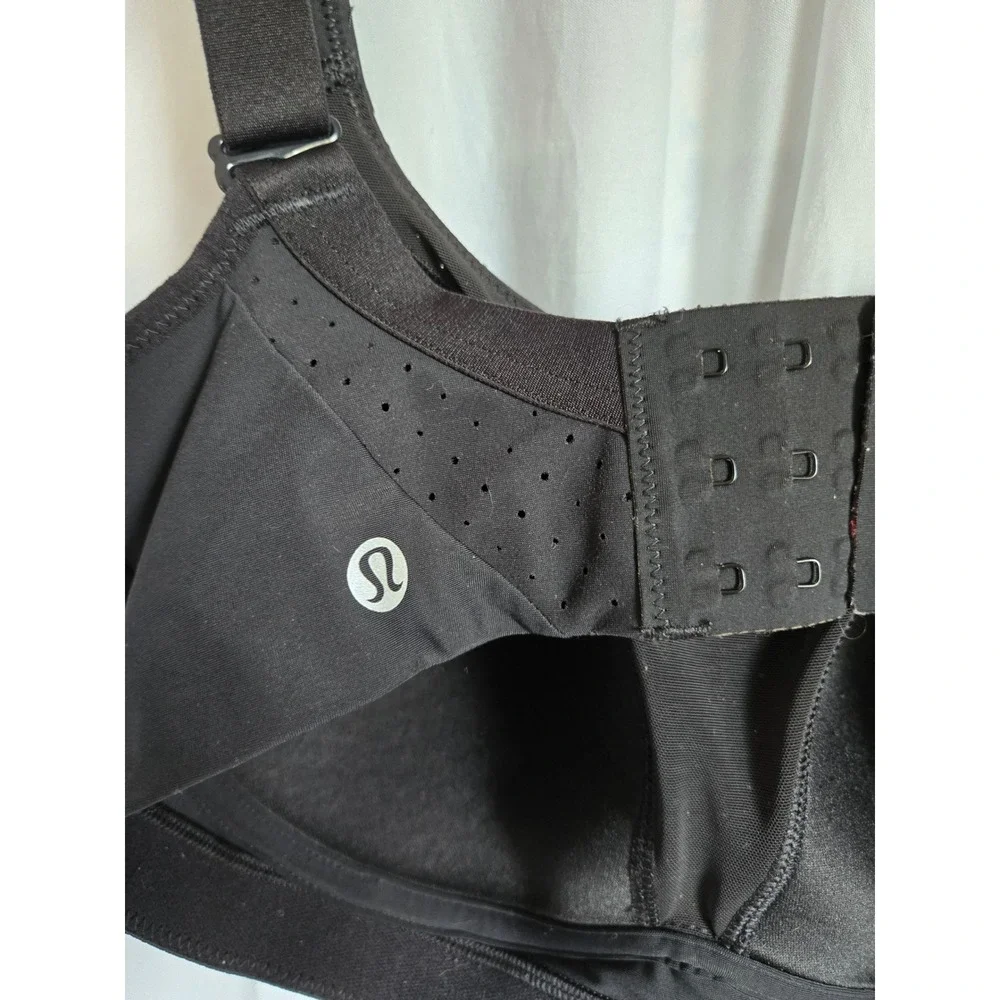 Lululemon High Support Sports Bra Black 32E Adjustable Straps Gym Running